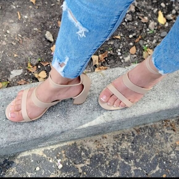Womens Triple Straps Low Chunky Heels Sandals Nude Color - Picture 4 of 4